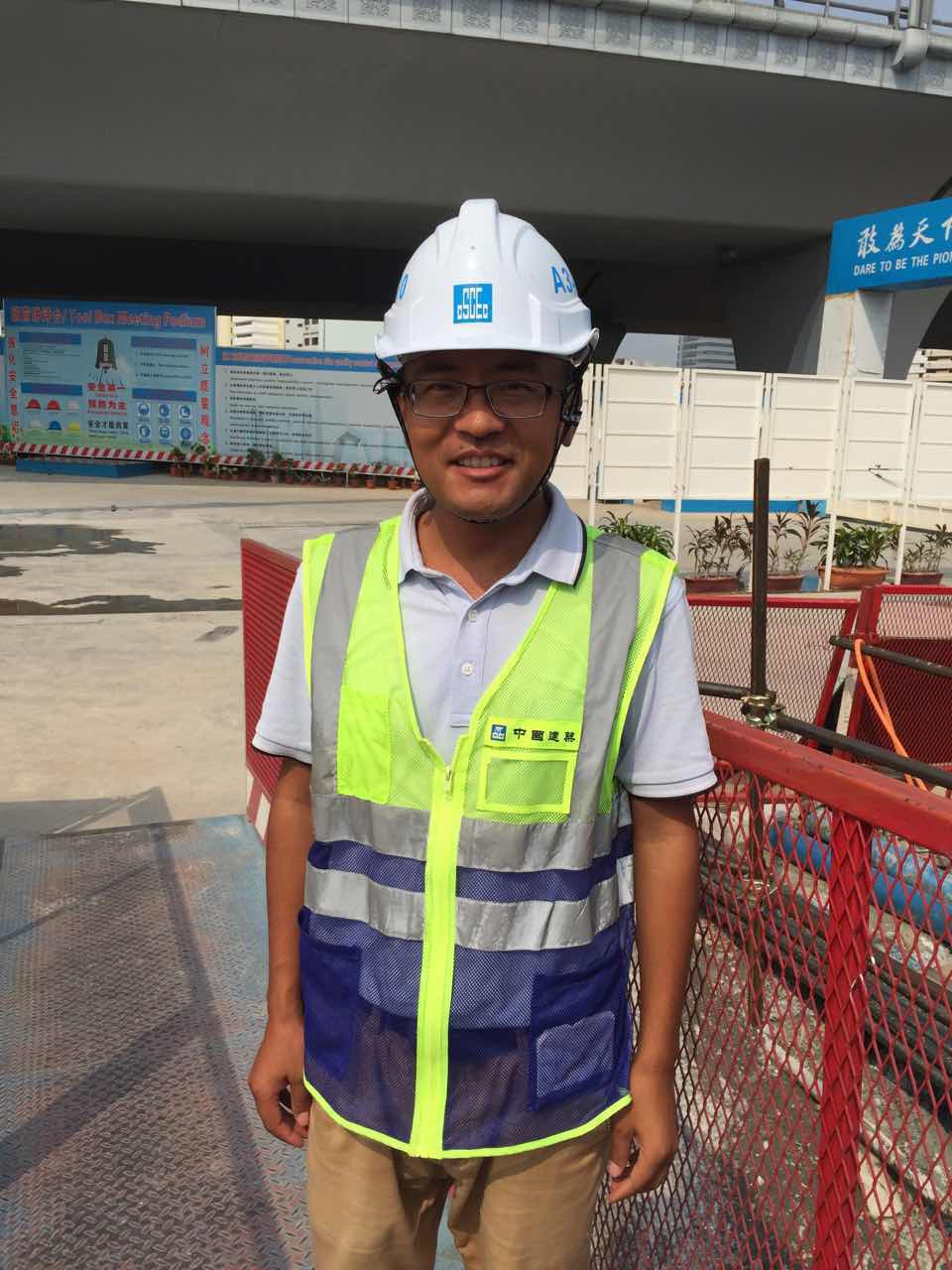 2014年肖林业在马来西亚富力公主湾项目塔吊安装现场.jpg